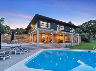 30 Circuit Dr, Cumberland, RI 02864