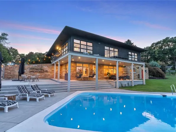 30 Circuit Dr, Cumberland, RI 02864