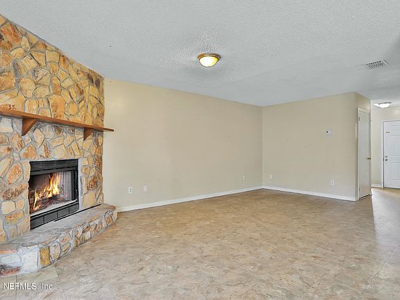 5th image of 1139 W Romaine Cir