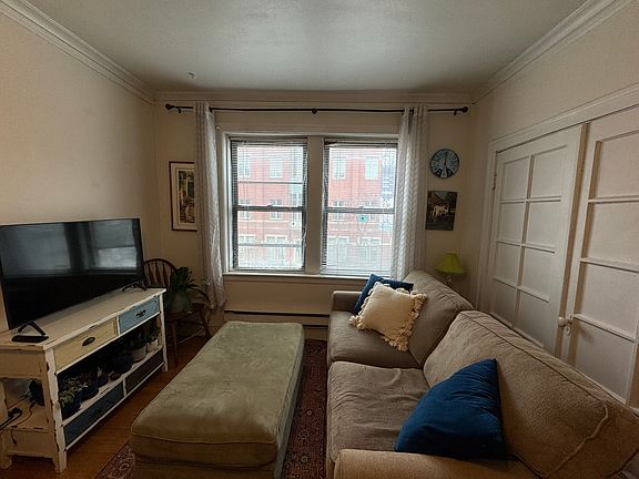 3rd image of 2207 N Halsted St APT 205