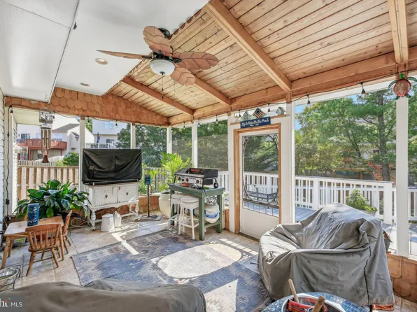 21200 Sparrow Ct, Germantown, MD 20876