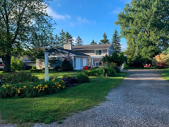 4 bed, 1800 sqft, $2,600 — Photo 1