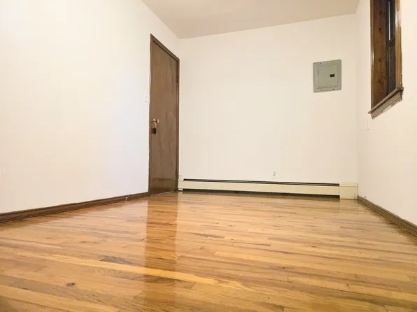 960 Third Avenue image 4 of 5