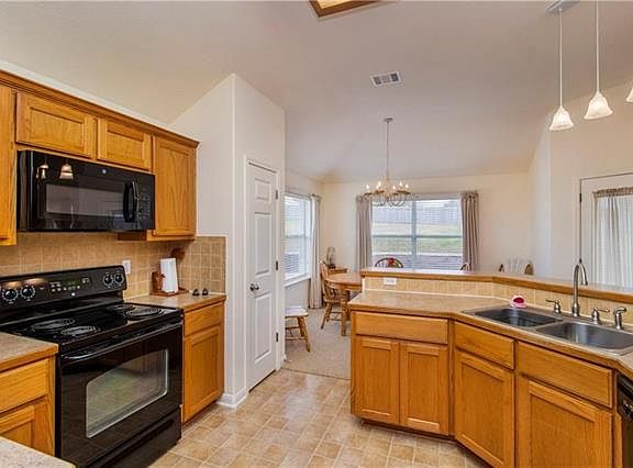 4th image of 128 Blanco Dr