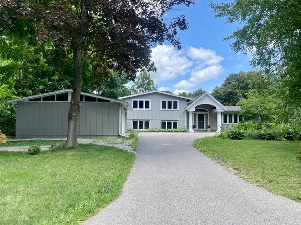 705 E Oak St, Fremont, MI 49412