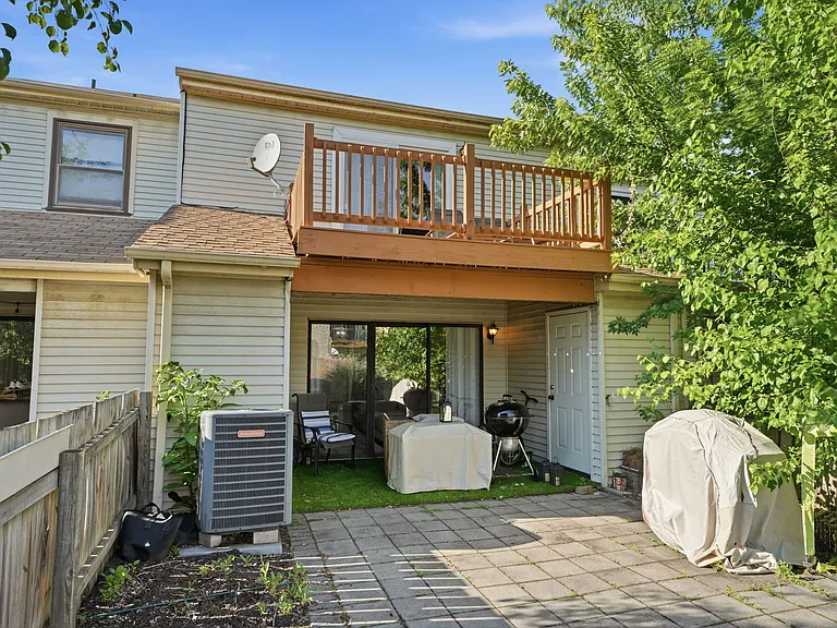 272 Hudson Ct — Photo 18