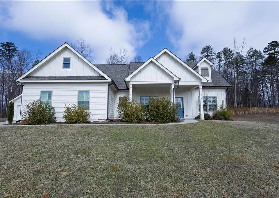 214 Oakwood Dr