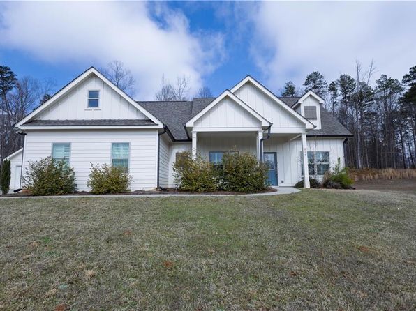 214 Oakwood Dr