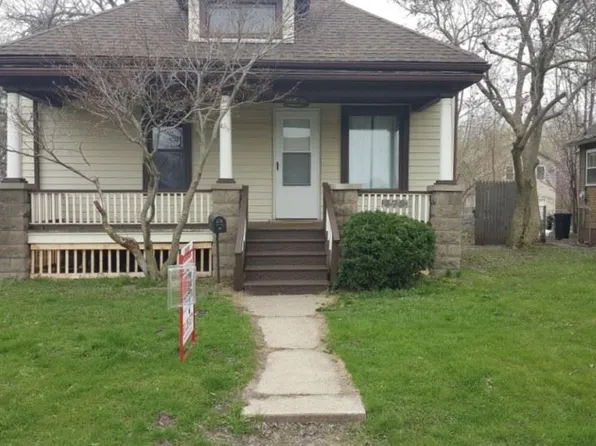 372 21st St, East Moline, IL 61244