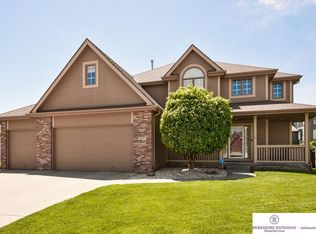 2007 Ridgewood Dr, Papillion, NE 68133