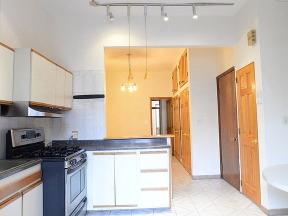 3rd image of 570 Manhattan Ave #2A