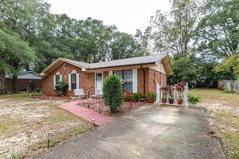 584 E Robinson Ave, Crestview, FL 32539 | Zillow