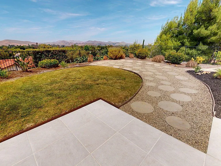 2080 Channelford Rd — Photo 30