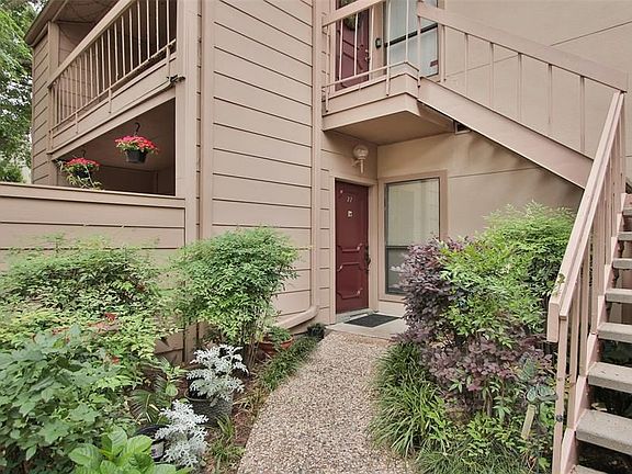 3rd image of 2125 Augusta Dr APT 77