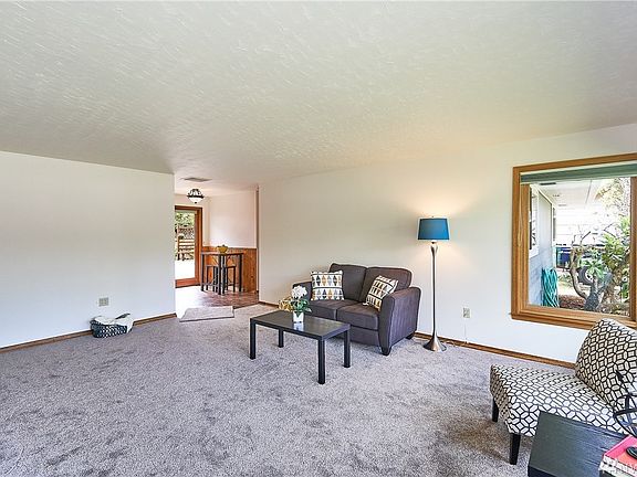 4th image of 529 Merritt Ave NE
