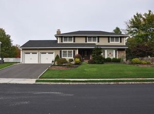 17 Woodmere Rd, North Brunswick, NJ 08902