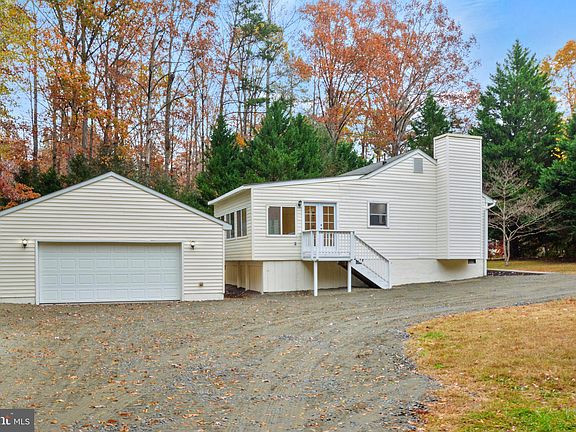 5th image of 300 Falmouth Dr