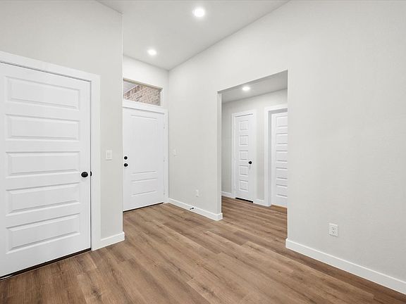 3rd image of 625 E 31st St