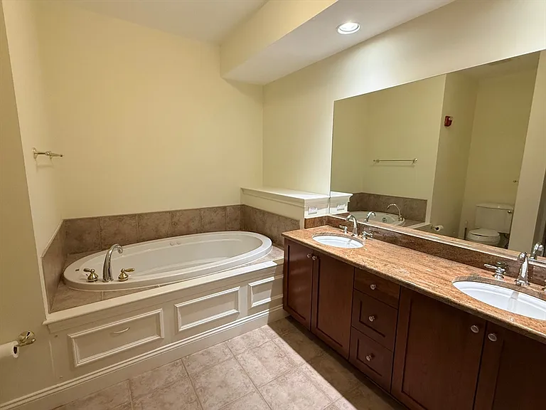 2000 Davenport Ave #2107 — Photo 21