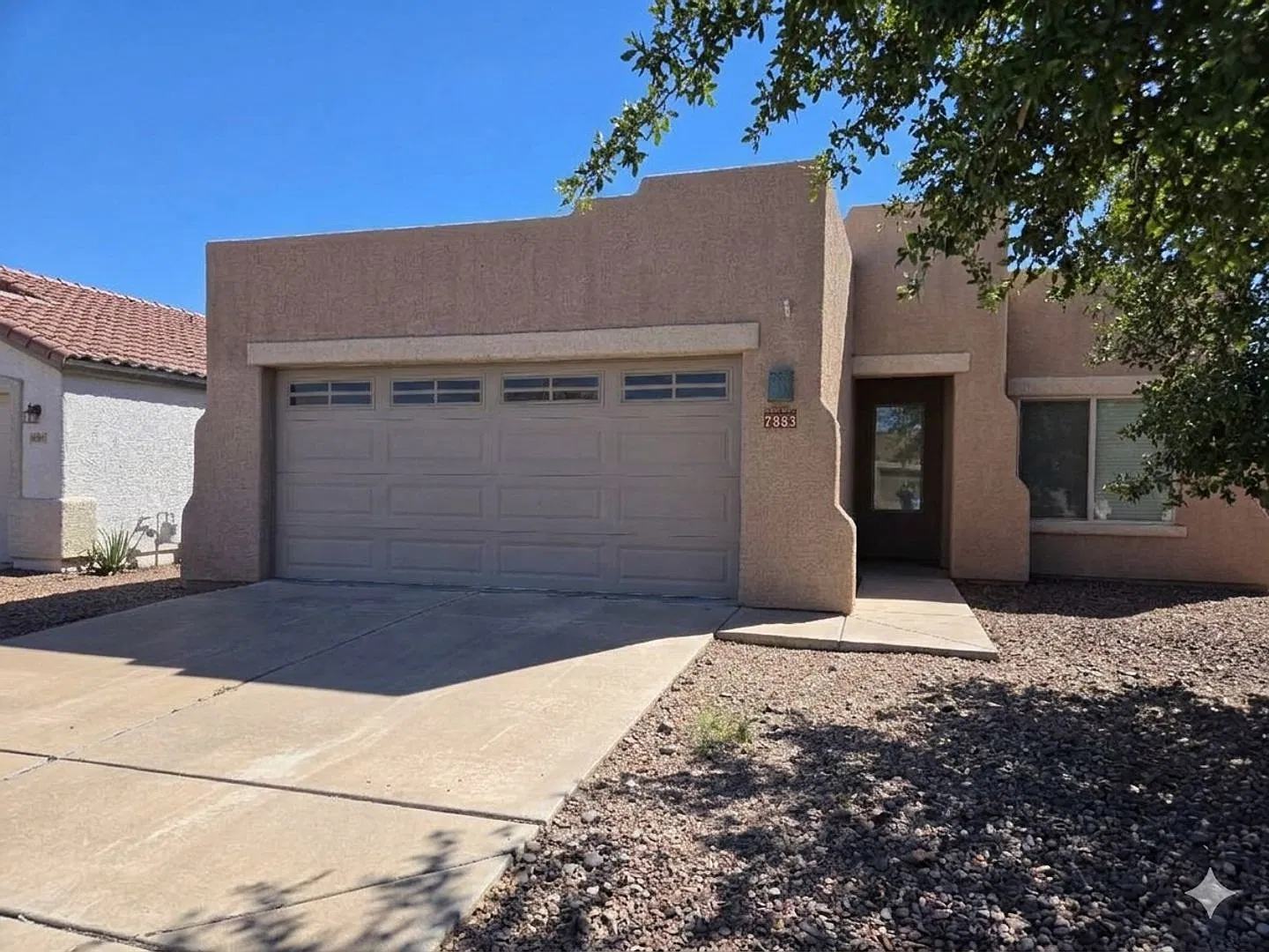 4-bedroom 2- bathroom — Photo 2