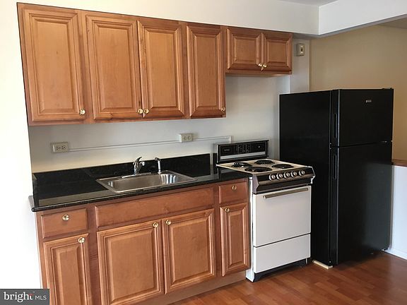 3rd image of 115 W Salaignac 3rd Fl St