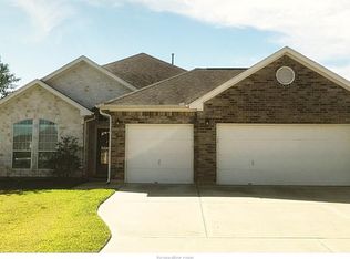 301 Pebble Loop Dr, Navasota, TX 77868