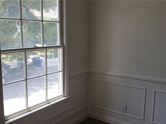 4th image of 454 Kelton Ave #1/4