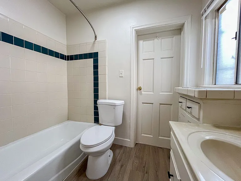 1450 W 39th St — Photo 44