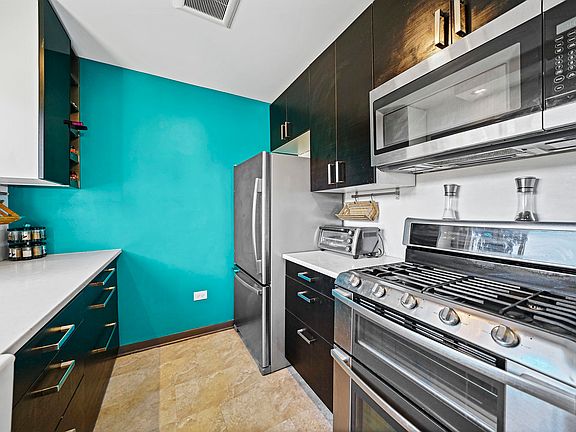 2nd image of 1657 W Farwell Ave APT 2C
