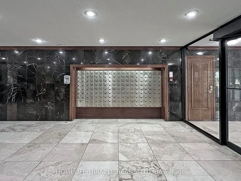 10 Tobermory Dr #1206 — Photo 8