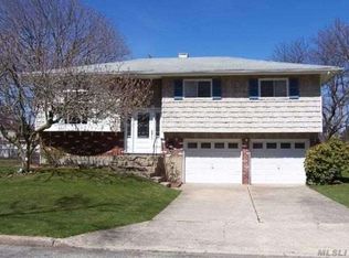 9 Codman St, Brentwood, NY 11717