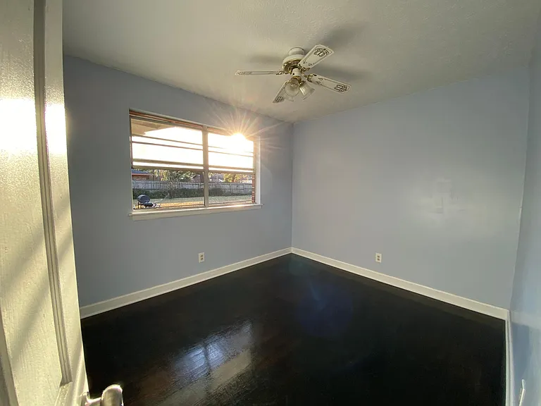 3211 Iantha St — Photo 11