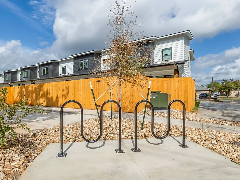 211 Lynn Dr — Photo 36