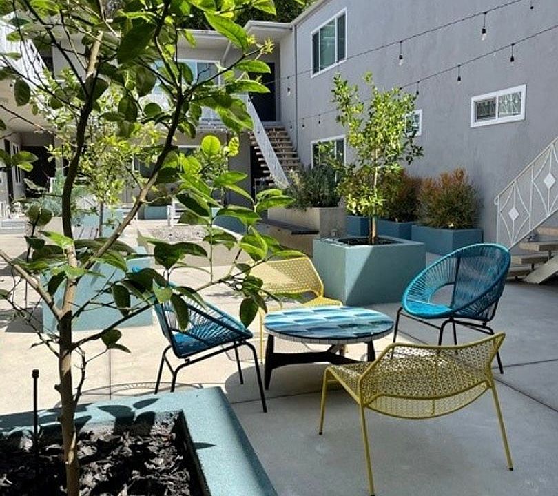 1st image of 6565 Fountain Ave #4