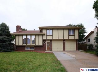 2916 Leawood Dr, Bellevue, NE 68123
