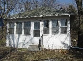 903 N 12th St, Fairfield, IA 52556