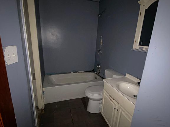 4th image of 1641 Asbury St