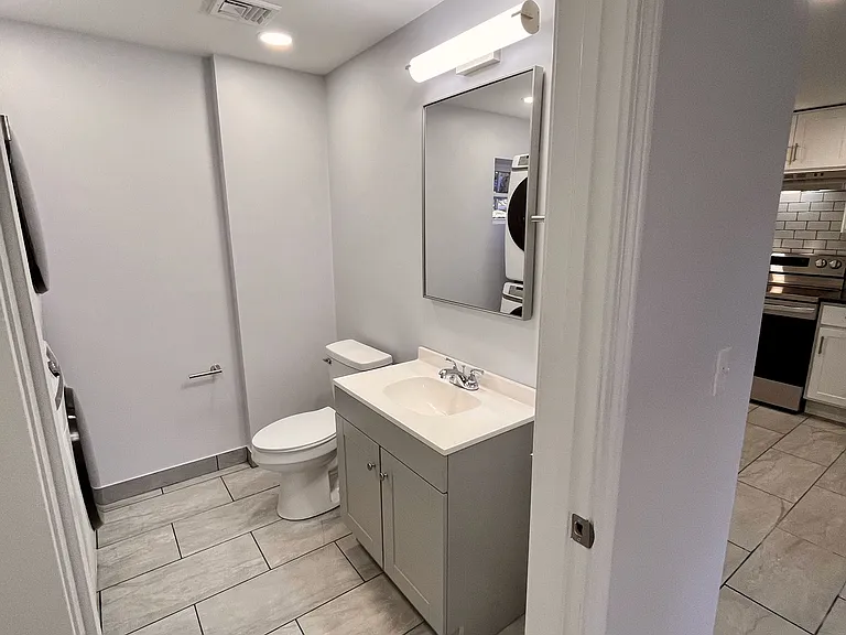 200 Bulgarmarsh Rd #B2 — Photo 11
