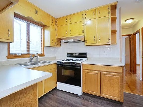 2nd image of 26 Genesee St #2A