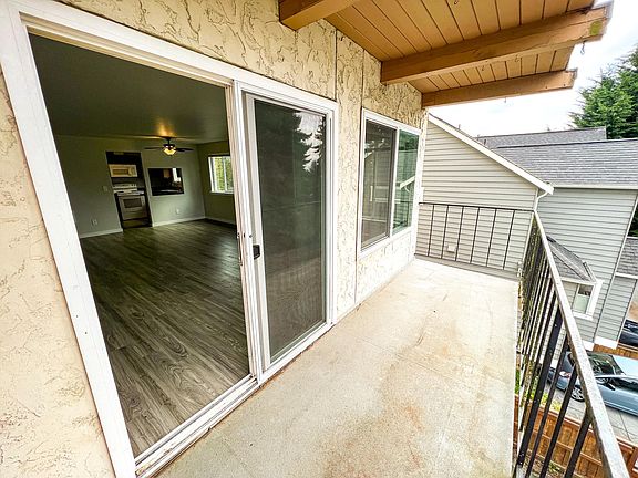 5th image of 10757 Greenwood Ave N #223