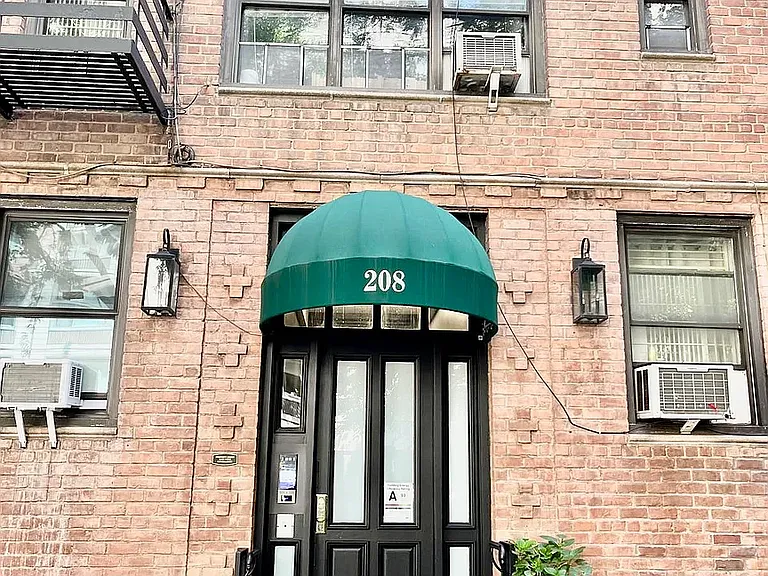 208 E 70th St #5D — Photo 28