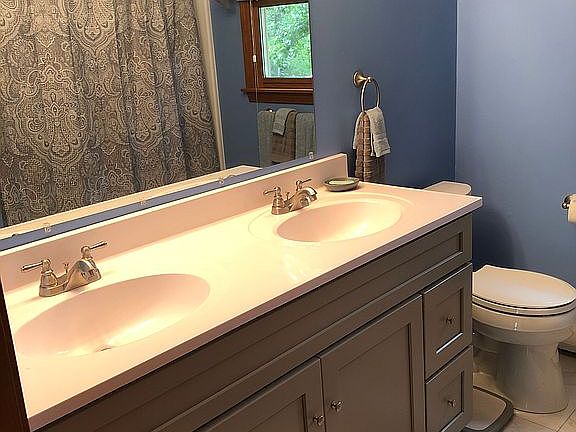 Bathroom 2. Second floor 