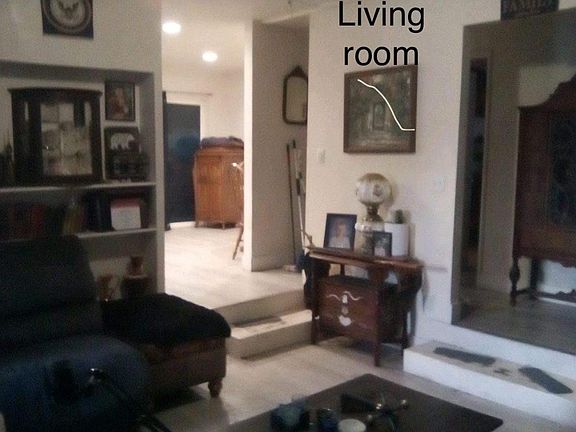 2nd image of 2420 W Acacia St