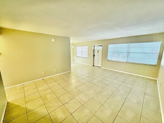 4th image of 3103 37th St N #212