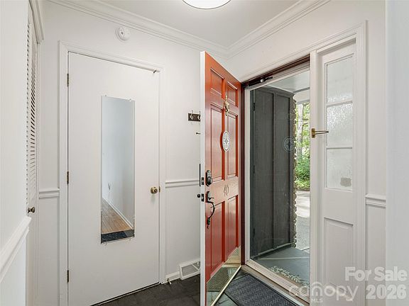 5th image of 40 Fieldcrest Rd
