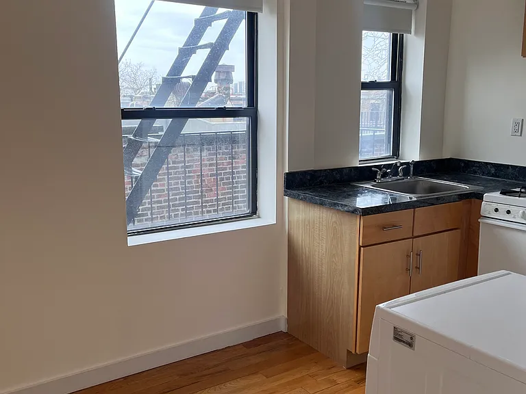 20 Sidney Pl #3B — Photo 6