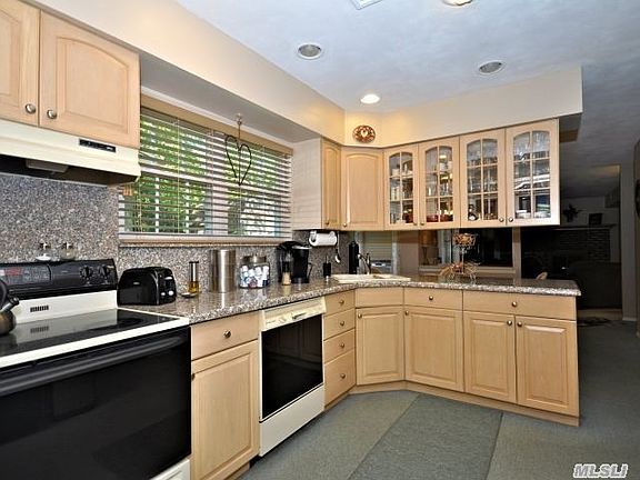 5th image of 4 Canterbury Ct