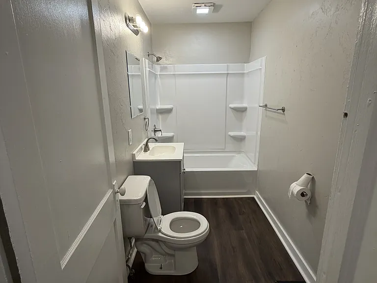 438 Westminster Ave #1 — Photo 6