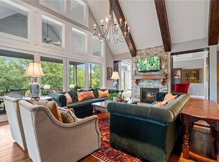 6325 Edgewater Dr, Parkville, MO 64152