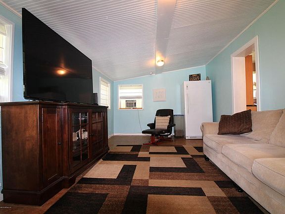 4th image of 2303 Hugh Edwards Dr
